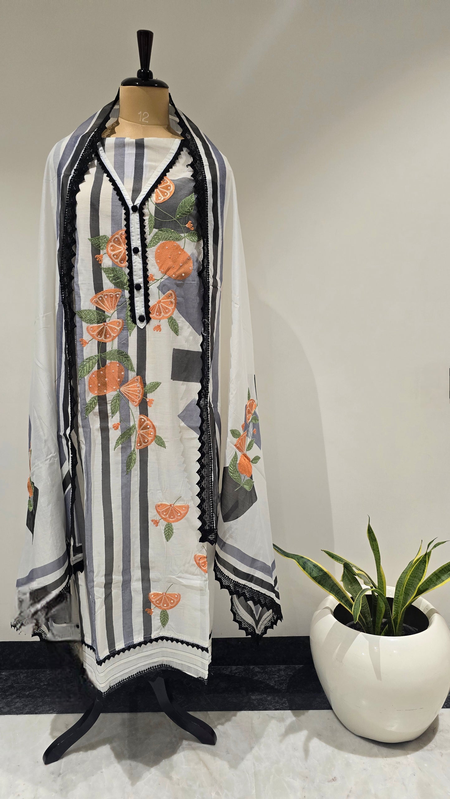 Tanger Noor Threadwork Suit