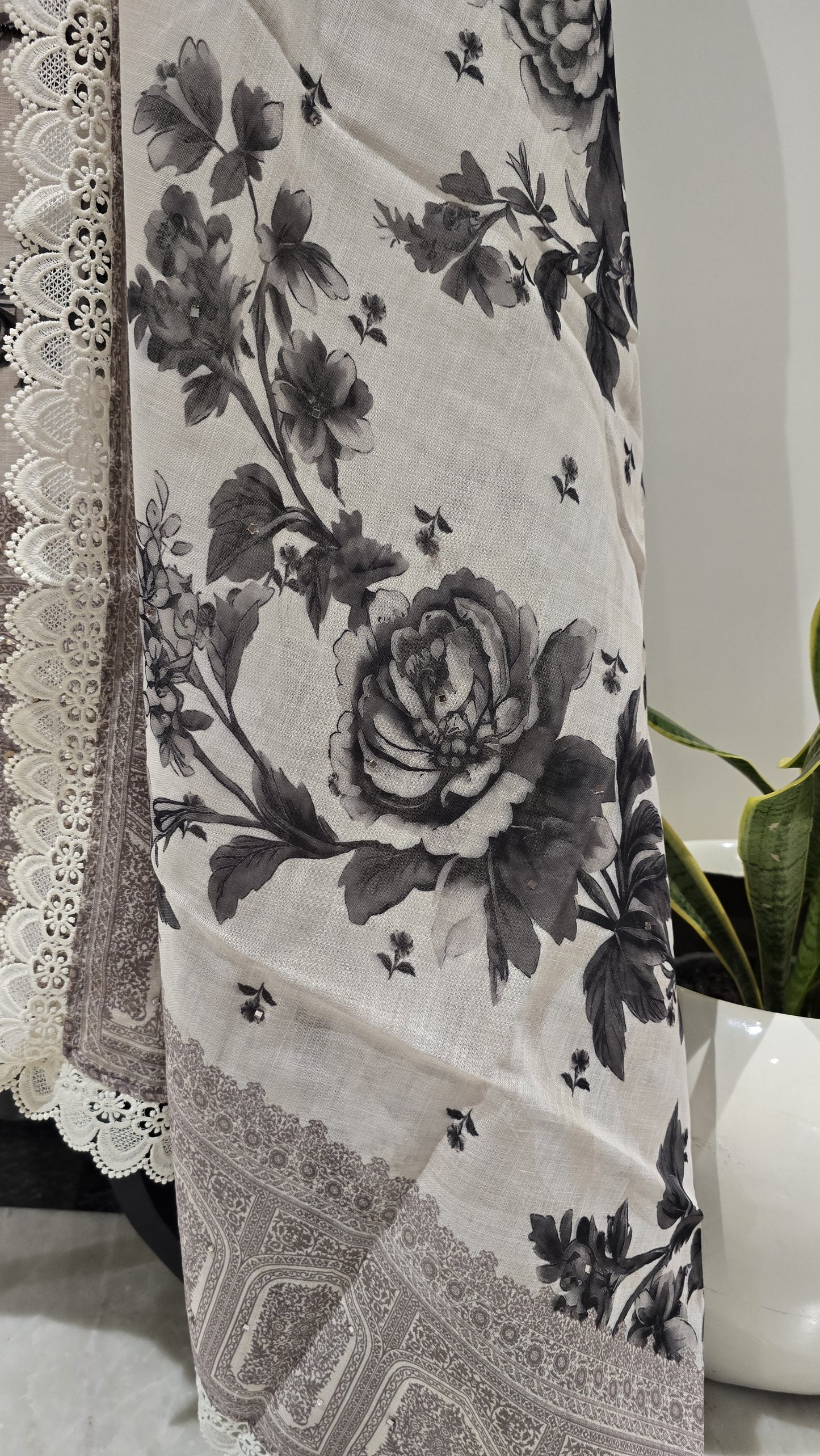 Ivory Gul Signature Suit